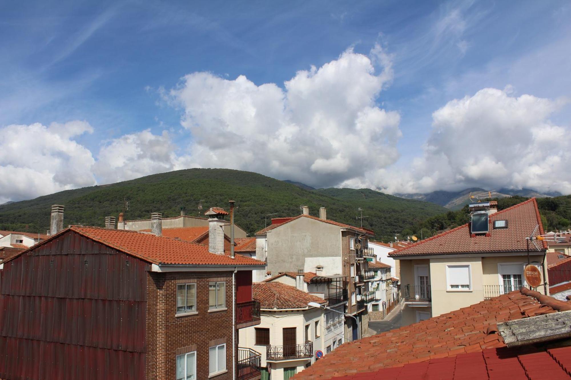 Апартаменты Atico Aires De Gredos Канделеда Экстерьер фото